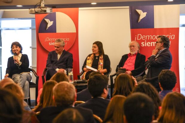 Encuentro "Democracia siempre". 