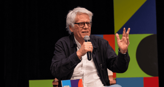 El poeta y lingüista peruano Mario Montalbetti.