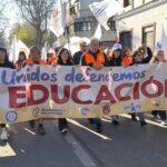 Colegio de Profesores inició caminata al Congreso y cuestionó restricciones en Valparaíso Marcha Colegio de Profesores.