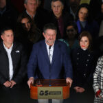 Gobernador Orrego tras fallo del Tricel: "Si quieren gobernar la RM, van a tener que ganar en las urnas" Punto de prensa de Claudio Orrego rodeado de alcaldes y consejeros de oposición.