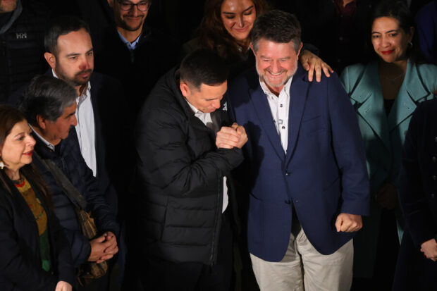 El gobernador de la Región Metropolitana, Claudio Orrego, celebra fallo del Tricel que rechazó su destitución. 