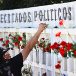 “El Estado no tiene derecho a olvidar”: a 53 años del golpe, organizaciones exigen memoria, verdad y justicia Romería y marcha hacia el Cementerio General en conmemoración de los 53 años del Golpe de Estado. Foto: Aton.