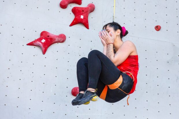 La velocista nacional de escalada Anahí Riveros