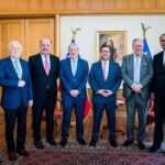 Canciller Francisco Pérez Mackenna junto a sus predecesores tras el Consejo de Excancilleres.