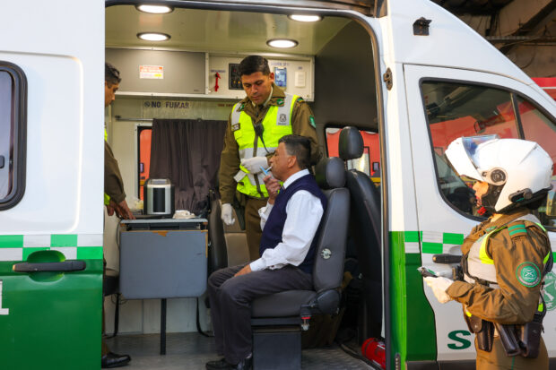 Autoridades fiscalizan buses en Estación Central previo a las Fiestas Patrias.