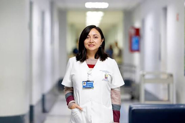 La doctora Carla Bastías.