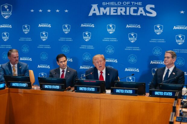 Donald Trump Escudo de las Américas. Foto: Prensa Presidencia.