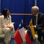 Presidente Kast: "Hoy tenemos una realidad distinta" con Venezuela El Presidente José Antonio Kast y la presidenta encargada de Venezuela, Delcy Rodríguez.