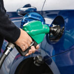 Alerta por el diésel: Kast advierte efectos globales y camioneros piden medidas de mitigación Carga de diesel