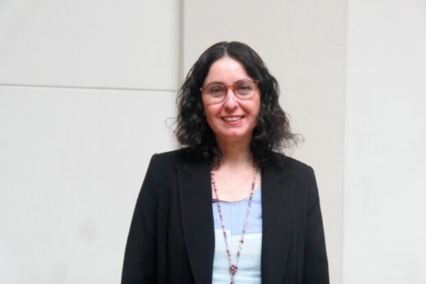 La académica Rosa Scherson, de la Facultad de Ciencias Forestales y de la Conservación de la Naturaleza de la Universidad de Chile,