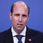 Ministro Arrau compromete "reforzar lo que estamos haciendo e ir más allá" tras muerte de carabinero Ministro de Seguridad, Martín Arrau.