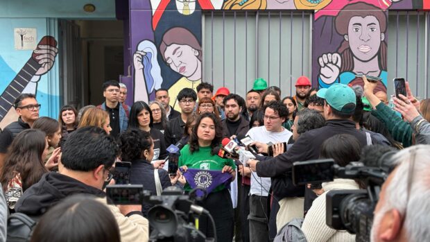 Organizaciones sociales convocan a un paro nacional bajo la consigna “Ni un peso menos para la educación”. Foto: FECh.