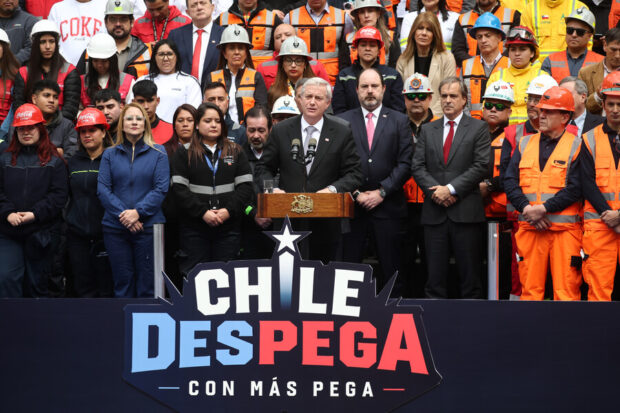 Plan Chile Despega": Gobierno anuncia inversión por $1,3 billones y proyecta creación de más de 100 mil empleos