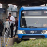 "Tiene que ver con calidad de vida": diputados piden revertir postergación del tren Lo Errázuriz-Alameda Tren EFE.