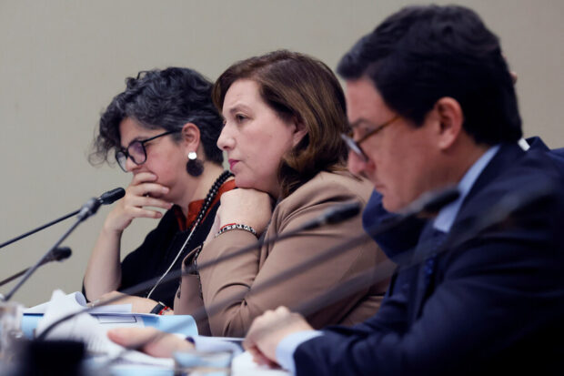 Senadores Claudia Pascual, Paulina Vodanovic y Arturo Squella.