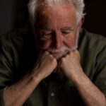 Ansiedad y depresión en personas mayores: geriatra U. de Chile explica cómo pueden manifestarse físicamente Adulto Mayor.