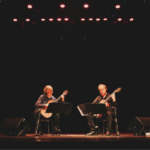 Un espacio para la "experiencia sensible": Foro de las Artes vuelve con más de 30 actividades gratuitas Los guitarristas y académicos de la U. de Chile Romilio Orellana y Luis Orlandini.