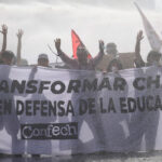 Más de 20 mil personas marchan por la Alameda contra recortes en educación y dirigentes acusan “represión desmedida” de Carabineros La Confederación de Estudiantes de Chile y organizaciones sociales convocan a paro nacional en Santiago y regiones, en demanda de recursos para la educación pública en el marco de la discusión de la Ley de Presupuesto 2027. Dragomir Yankovic/Aton Chile.