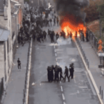 Violencia, polarización y elecciones en el horizonte: Francia ante una nueva ola de protestas estudiantiles Enfrentamientos entre la polícia francesa y manifestantes en calles de París