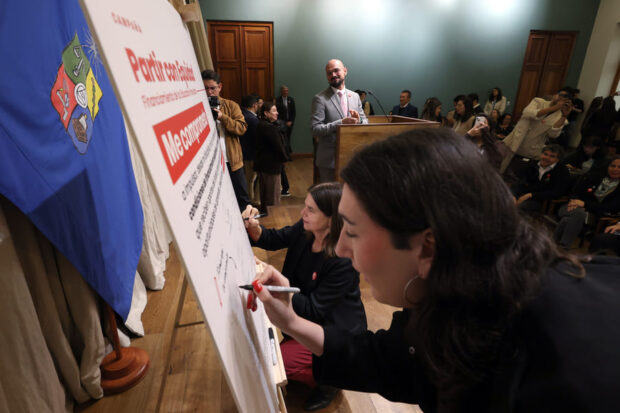 Diputada y diputados de distintos colores políticos Compromiso Nacional por el Financiamiento Equitativo de la Educación Parvularia.