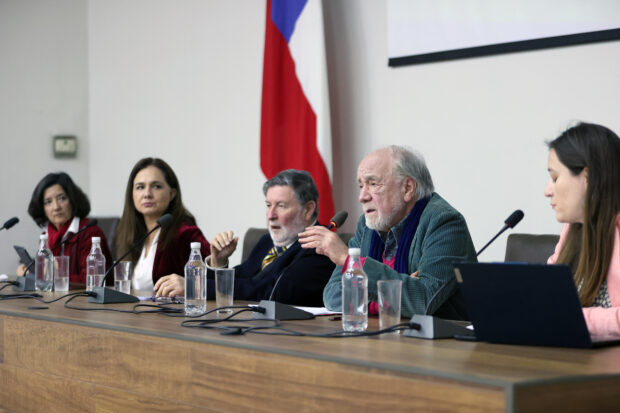 Presentación informe Estado Global de la Democracia en la Casa Central de la Universidad de Chile.