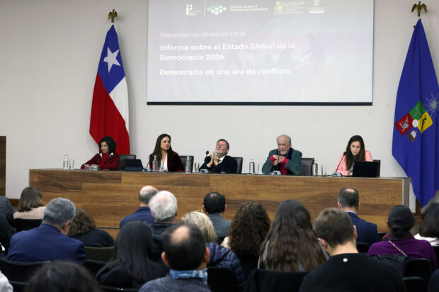 Presentación informe Estado Global de la Democracia en la Casa Central de la Universidad de Chile.