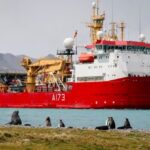Londres acusa a Argentina de "intimidar a empresas y particulares" en Malvinas Barco a Malvinas.