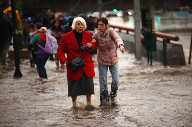 Mujeres caminando