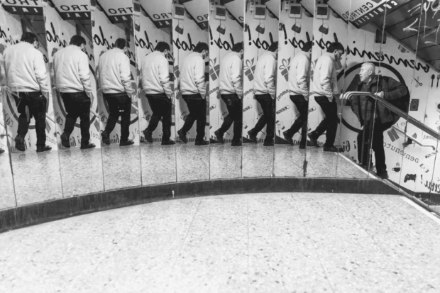 "Coreografías involuntarias: habitar el Metro de Santiago", exposición del fotógrafo José Miguel Izquierdo.