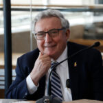 Ennio Vivaldi cuestiona el trato a las universidades públicas y advierte sobre el predominio de la lógica privada Exrector de la Universidad de Chile, Ennio Vivaldi.