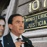 Decreto de Rabat redujo 36 meses la condena del hombre que violó a su propia hija de 11 años Montaje de imágenes del ministro Rabat, el subsecretario Silva y la fachada del Ministerio de Justicia.