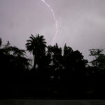 Tormenta electrica y granizos se registran durante esta tarde en la Region Metropolitana. Jonnathan Oyarzun/Aton Chile